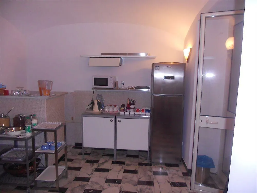 Nakissa Inn Рим Италия