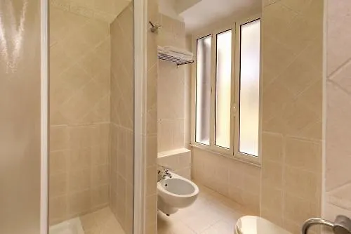 Nakissa Inn Рим Италия